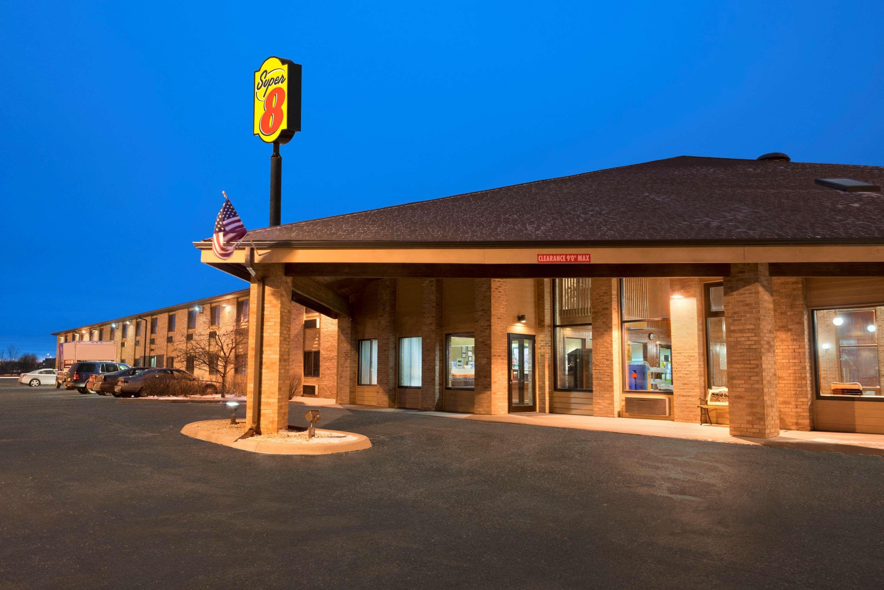 Super 8 By Wyndham Green Bay I-43 Bus. Park Extérieur photo