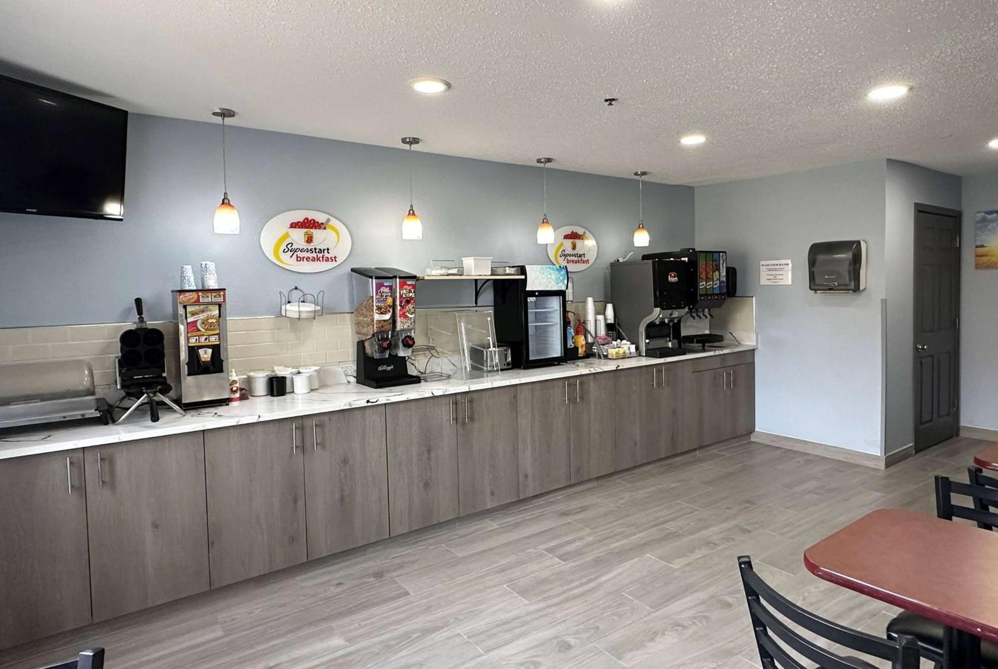 Super 8 By Wyndham Green Bay I-43 Bus. Park Extérieur photo