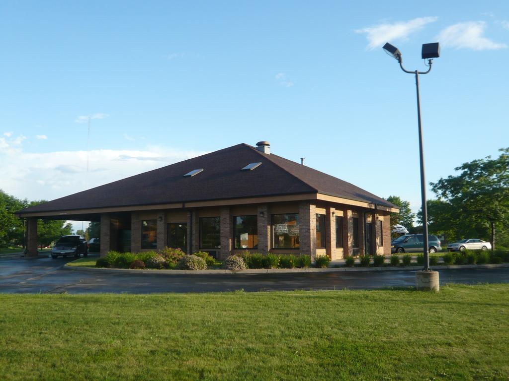 Super 8 By Wyndham Green Bay I-43 Bus. Park Extérieur photo