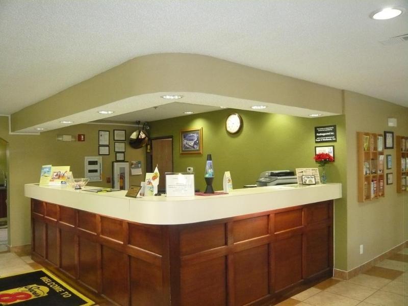Super 8 By Wyndham Green Bay I-43 Bus. Park Extérieur photo